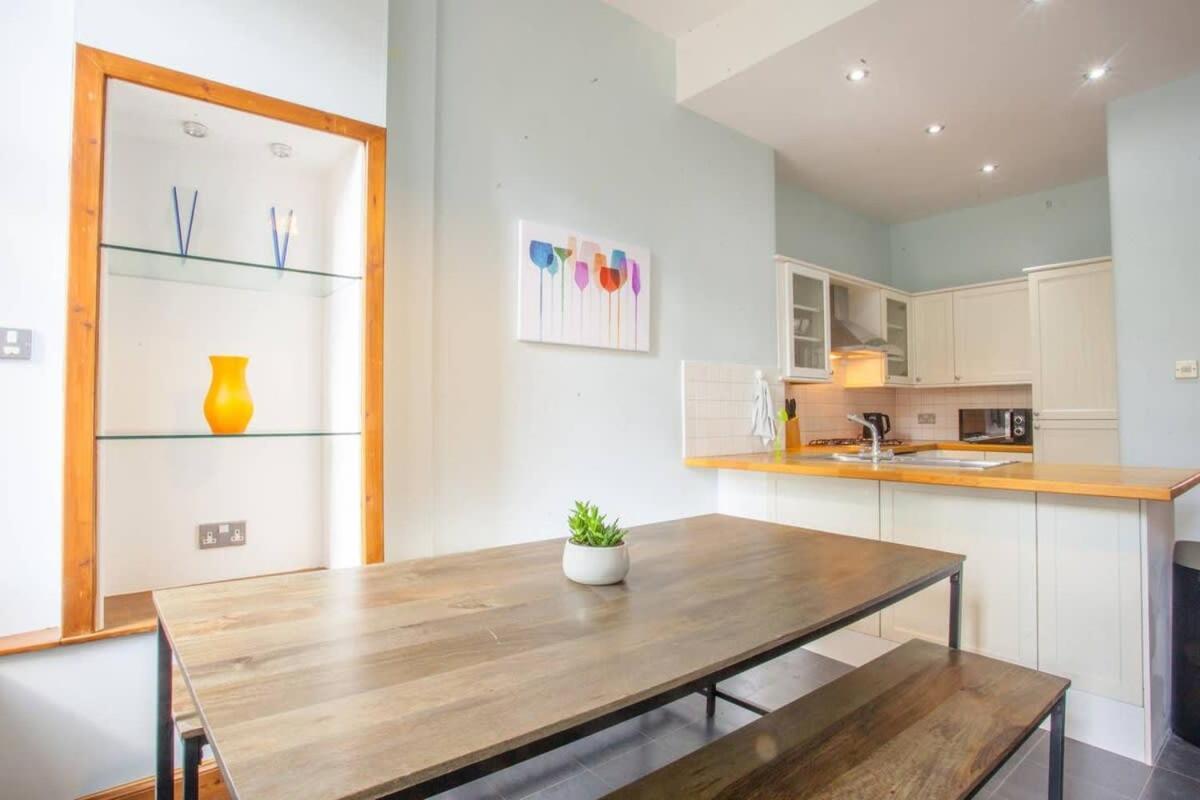 Modern, Light-Filled And Sleek West End Apartment Glasgow Buitenkant foto
